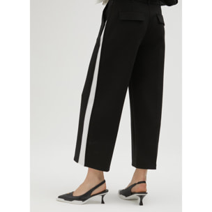 Pantaloni neri dettaglio bianco laterale