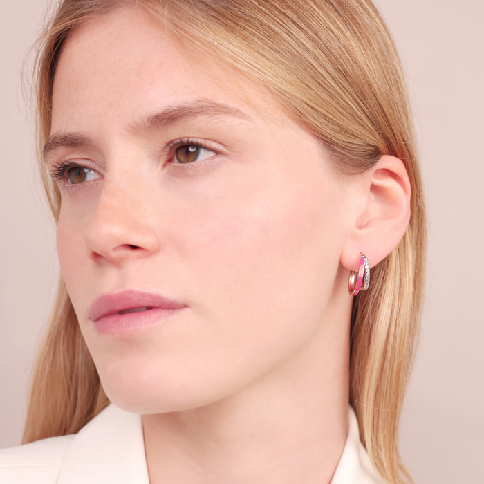 Orecchini a Cerchio Doppi Graduati con Smalto Fucsia e Pavé di Cubic Zirconia