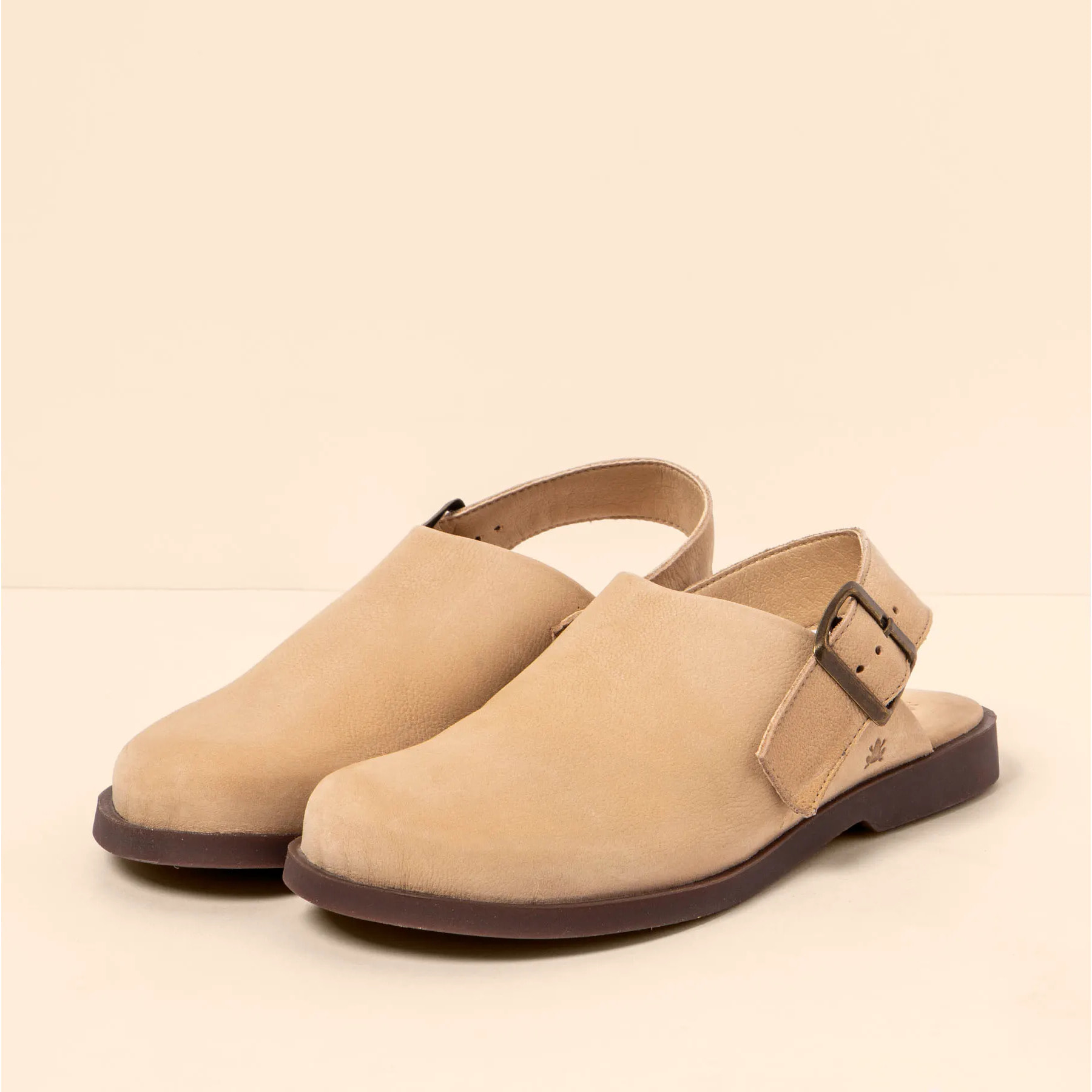 Zapatos N5871 NOBUCK LAVADO CREAM/ ARENISCA color Cream