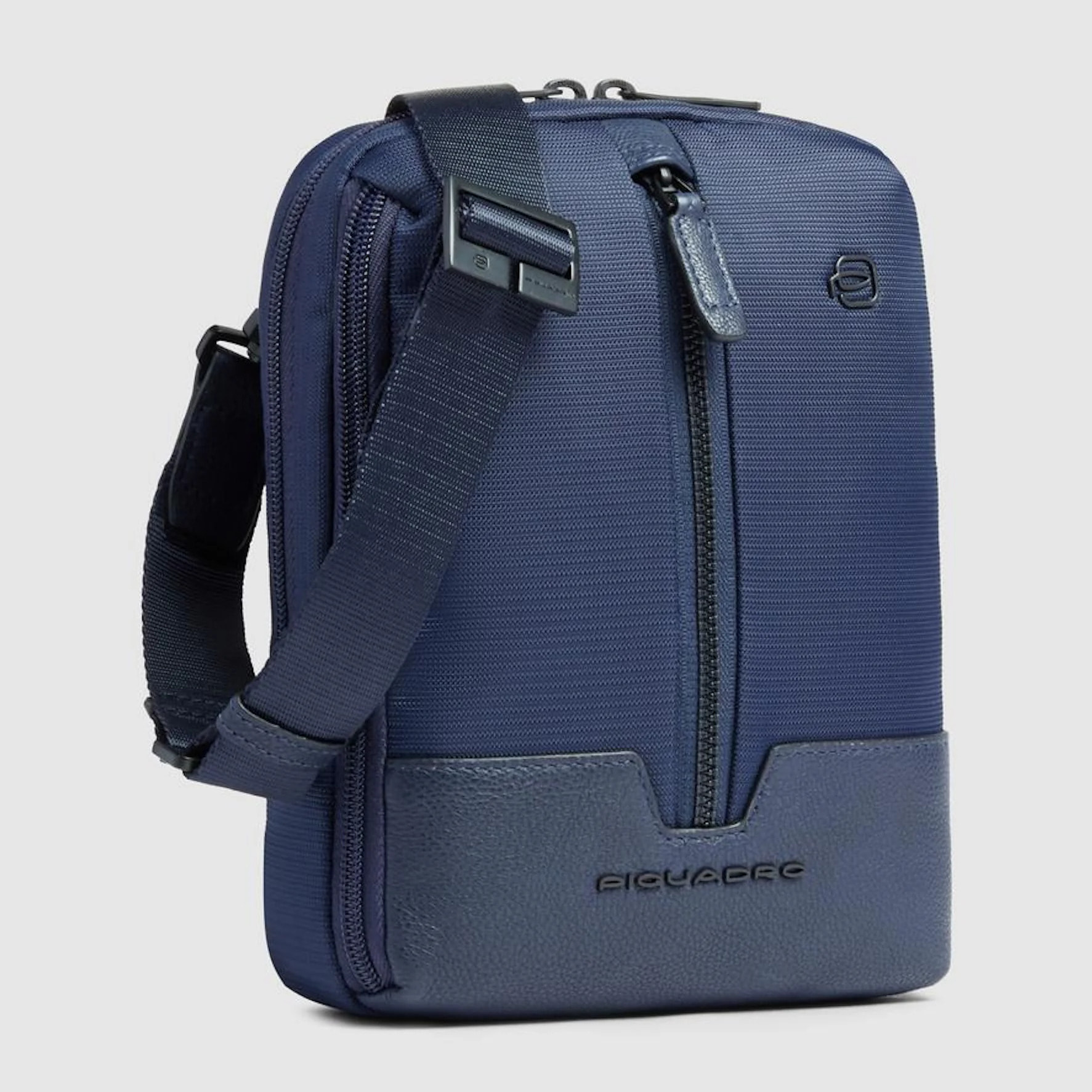 Piquadro Borsello porta iPad®mini in tessuto riciclato e pelle con protezione RFID