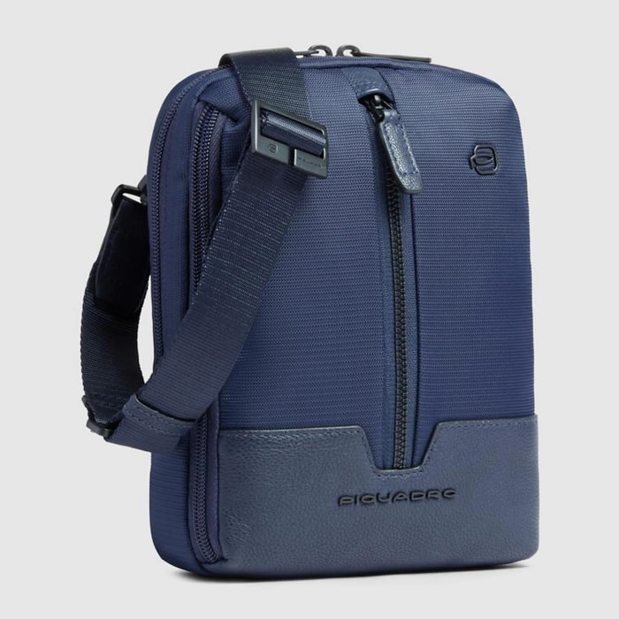 Piquadro Borsello porta iPad®mini in tessuto riciclato e pelle con protezione RFID