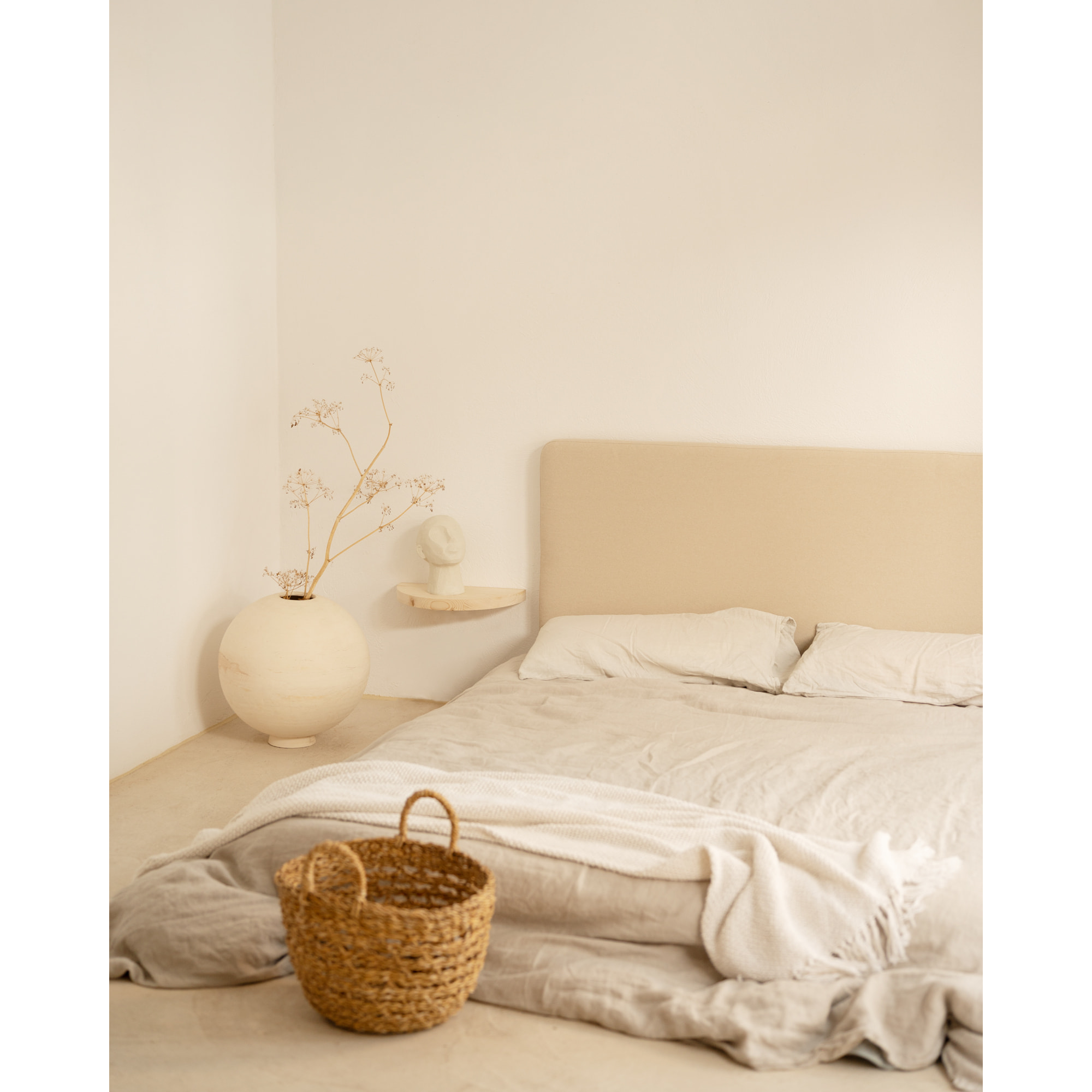 Table de chevet flottante en bois massif ton naturel 3x40cm Hauteur: 3.2 Longueur: 40 Largeur: 19.5