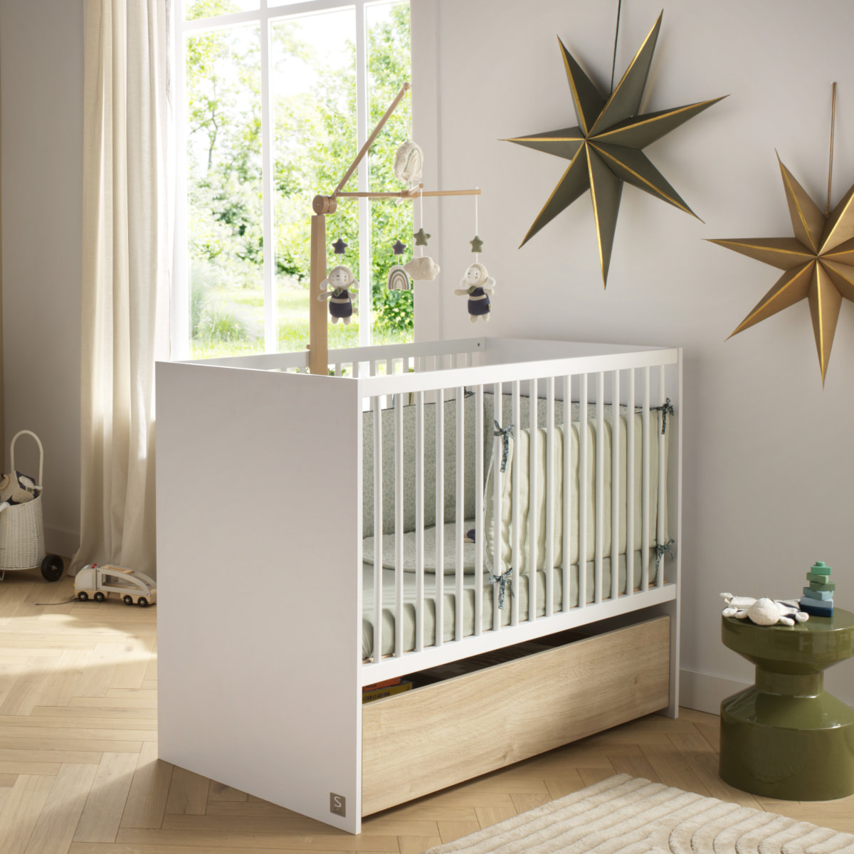 Lit bébé 120x60 à barreaux avec têtes en panneaux