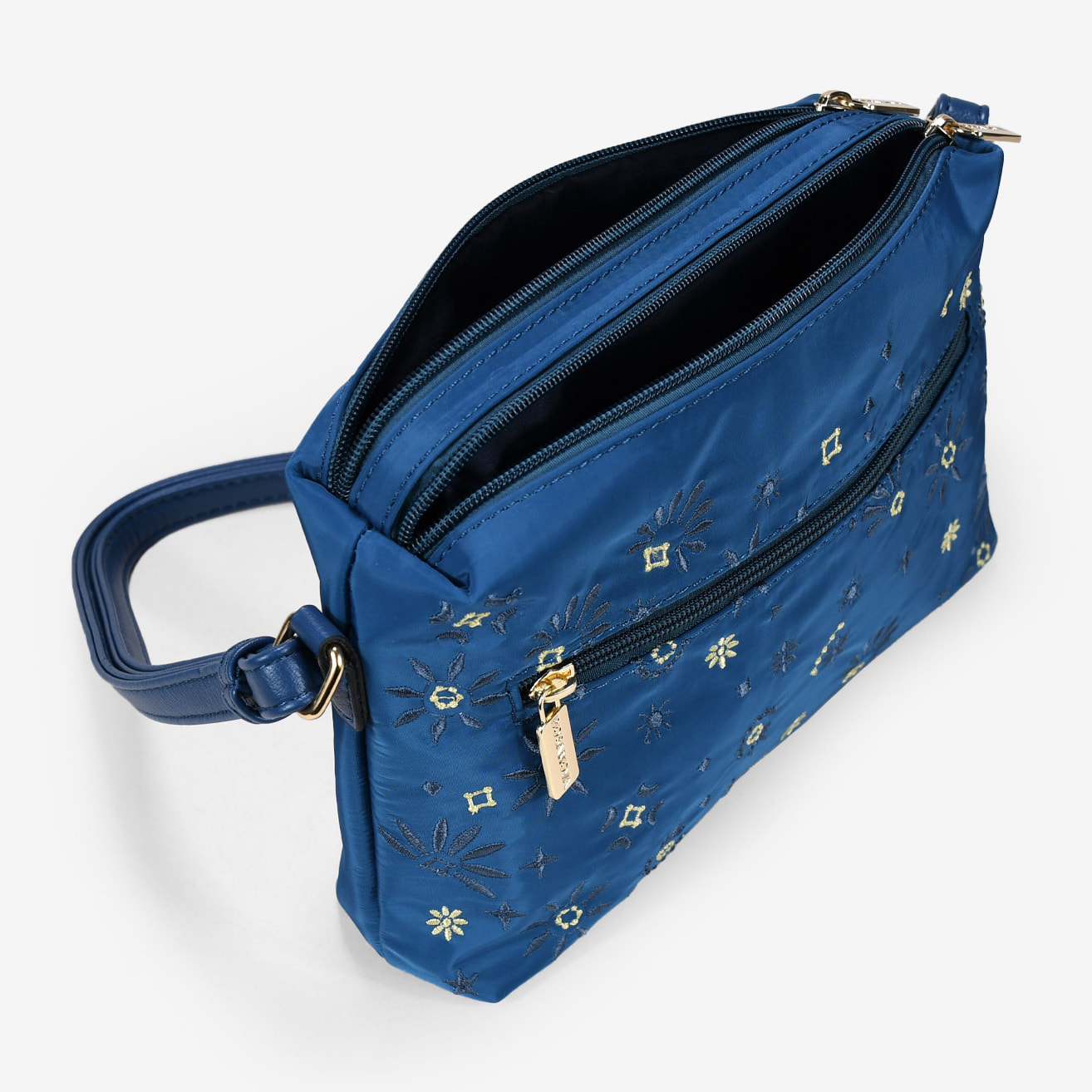 Bolso bandolera azul con bordado