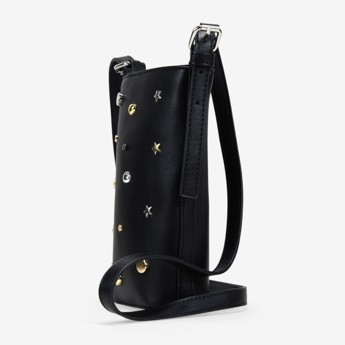 Bolso bandolera negro con apliques metálicos