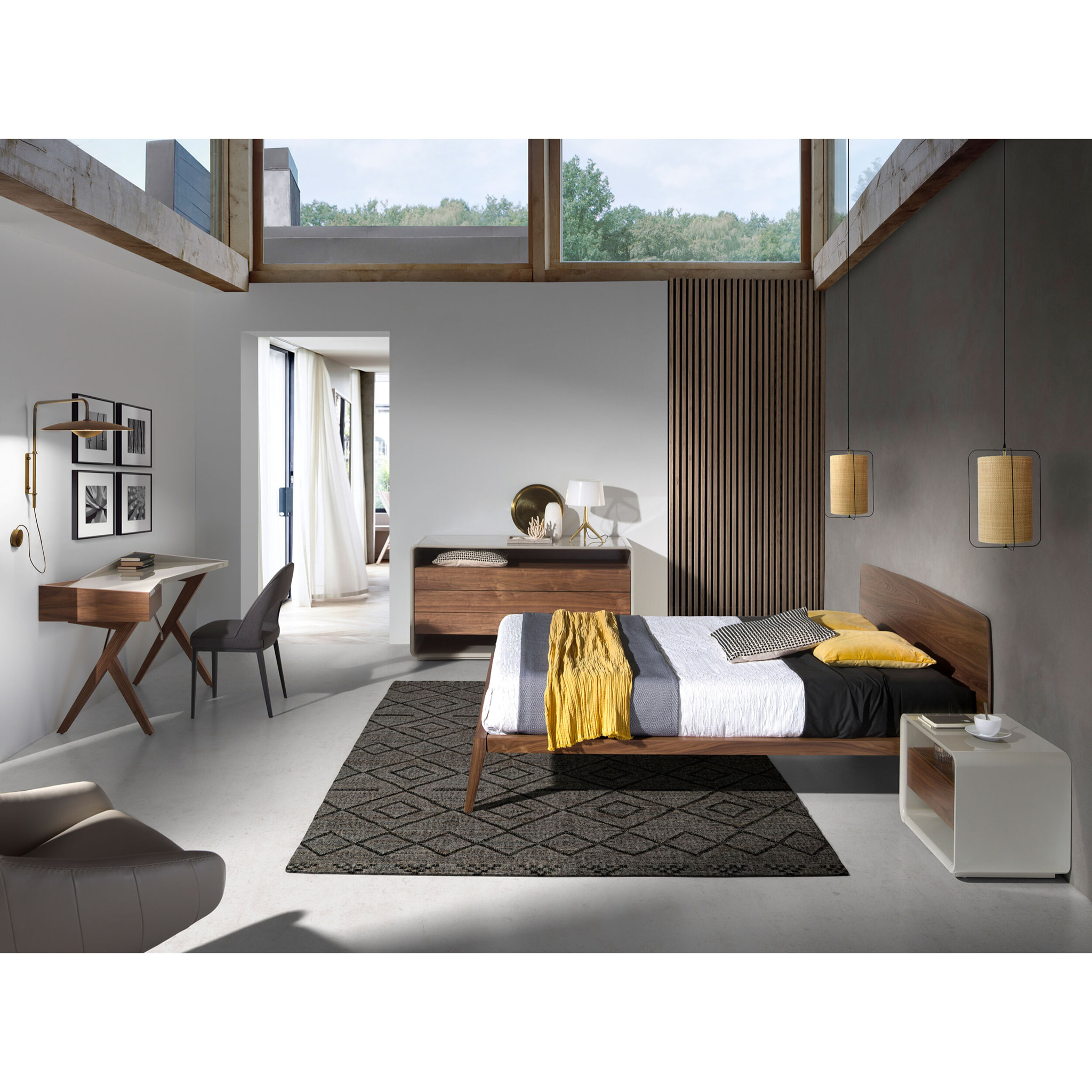 Cama de matrimonio con un cabecero y estructura en madera chapada en nogal natural 181x210x84cm