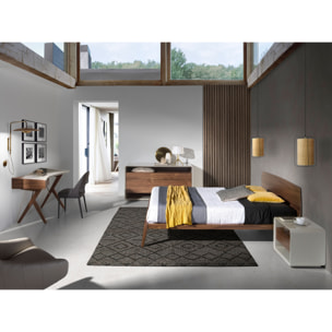 Cama de matrimonio con un cabecero y estructura en madera chapada en nogal natural 181x210x84cm