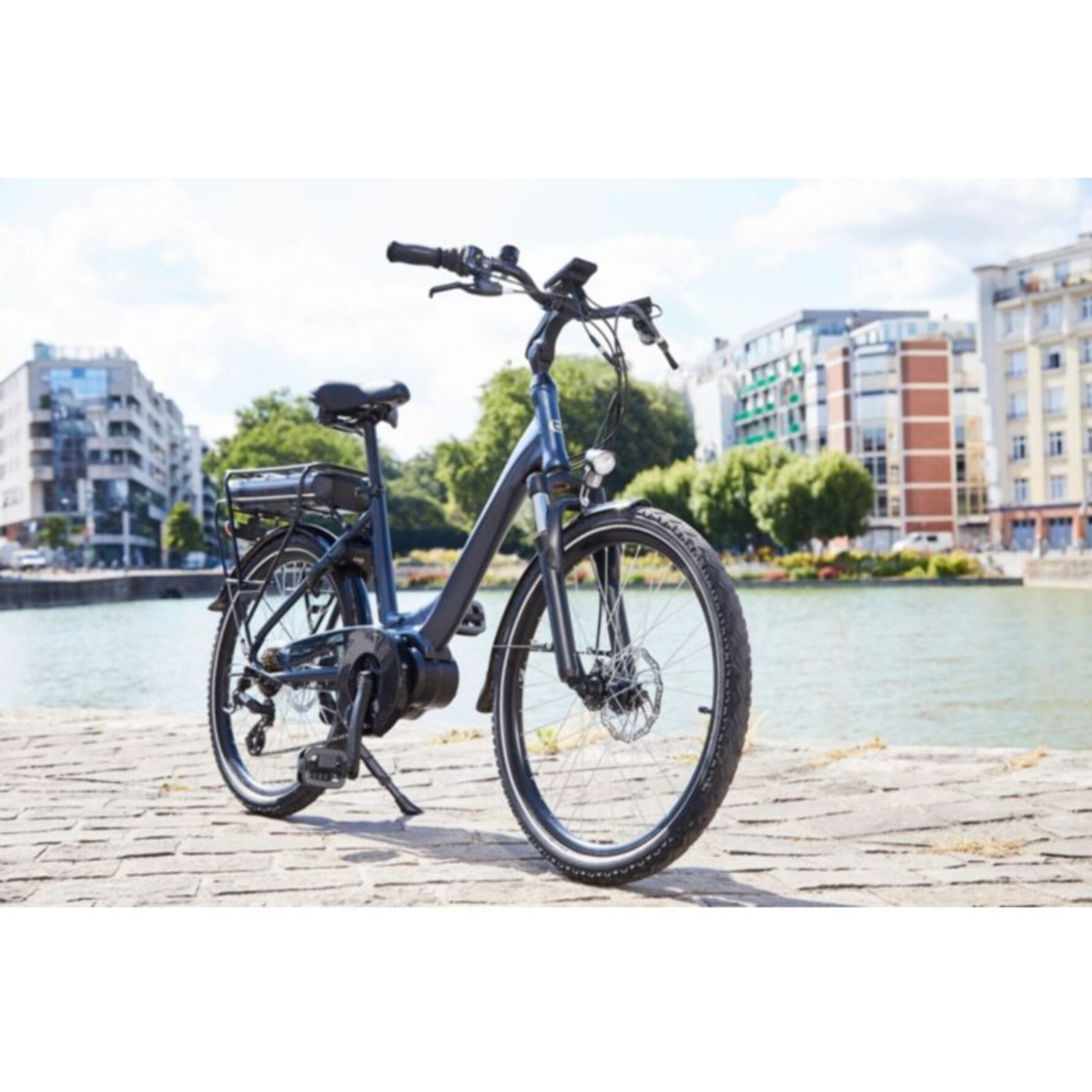 Vélo électrique ESSENTIELB Urban 600 24" bleu nuit