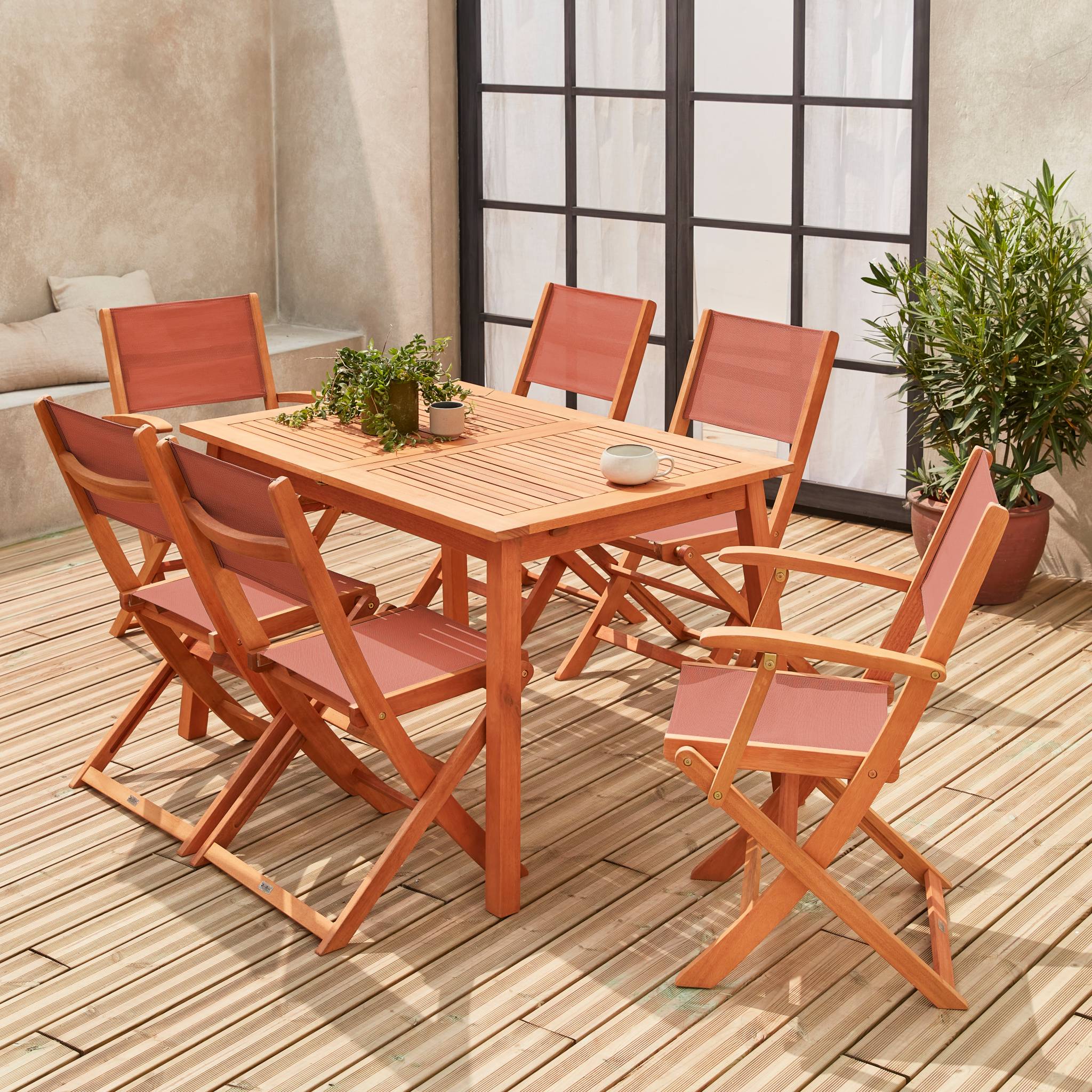 Salon de jardin en bois extensible - Almeria - Table 120/180cm avec rallonge. 2 fauteuils et 4 chaises. en bois d'Eucalyptus huilé et textilène terra cotta