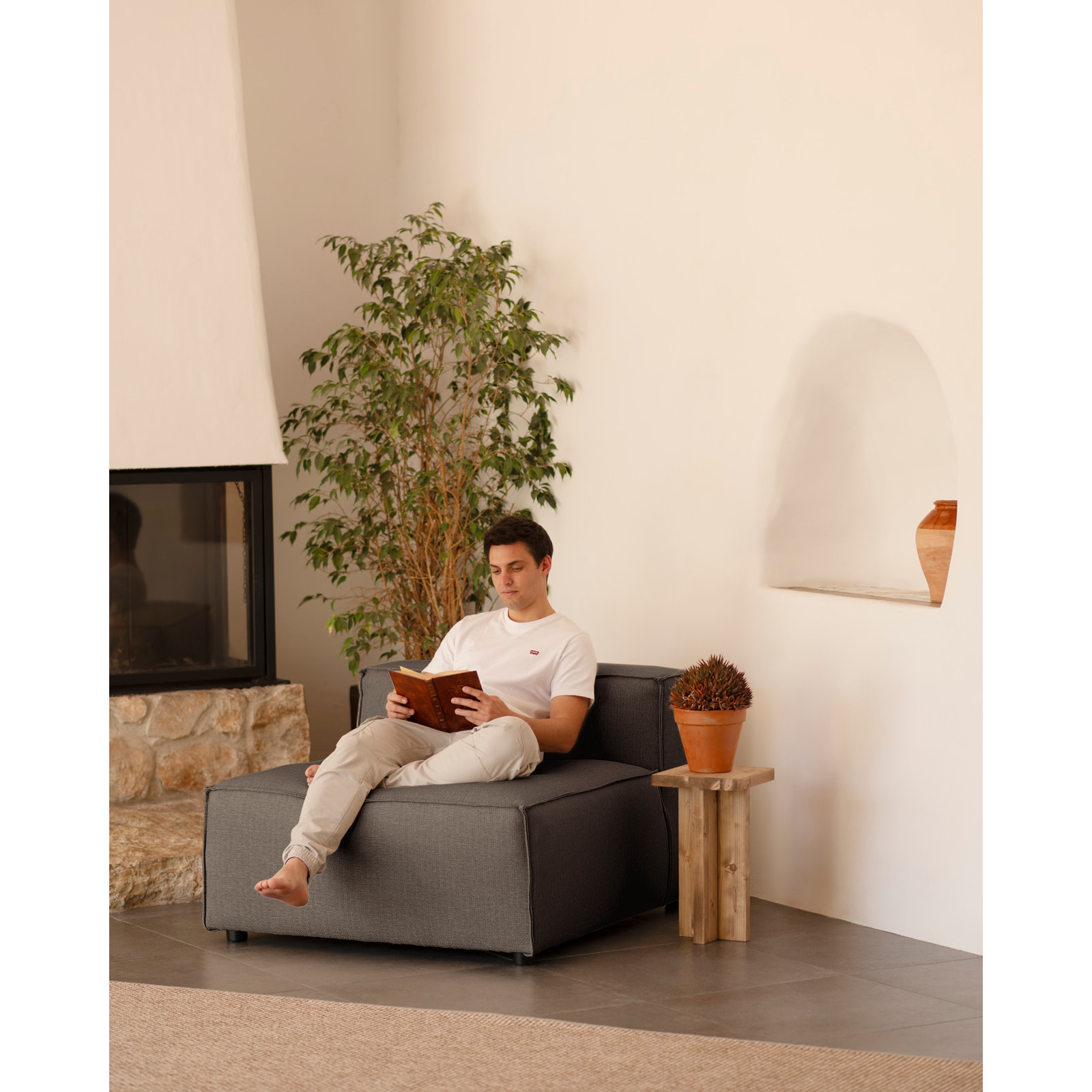 Fauteuil couleur gris foncé de 110x90cm Hauteur: 70 Longueur: 110 Largeur: 90