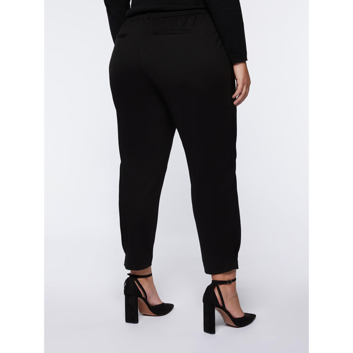 Fiorella Rubino - Pantalones con pliegues por delante en viscosa ECOVERO™ - Negro