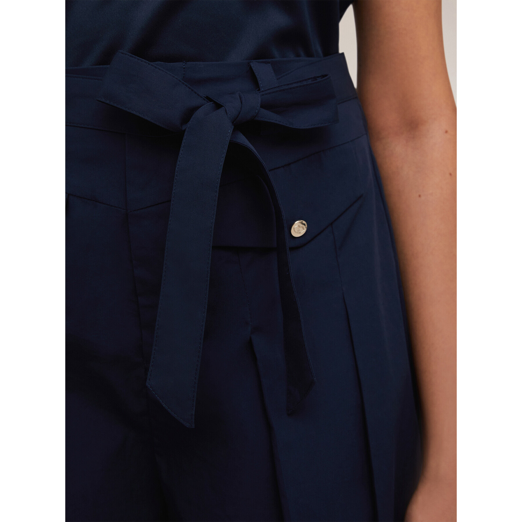 Motivi - Shorts de talle alto con pliegues - Azul