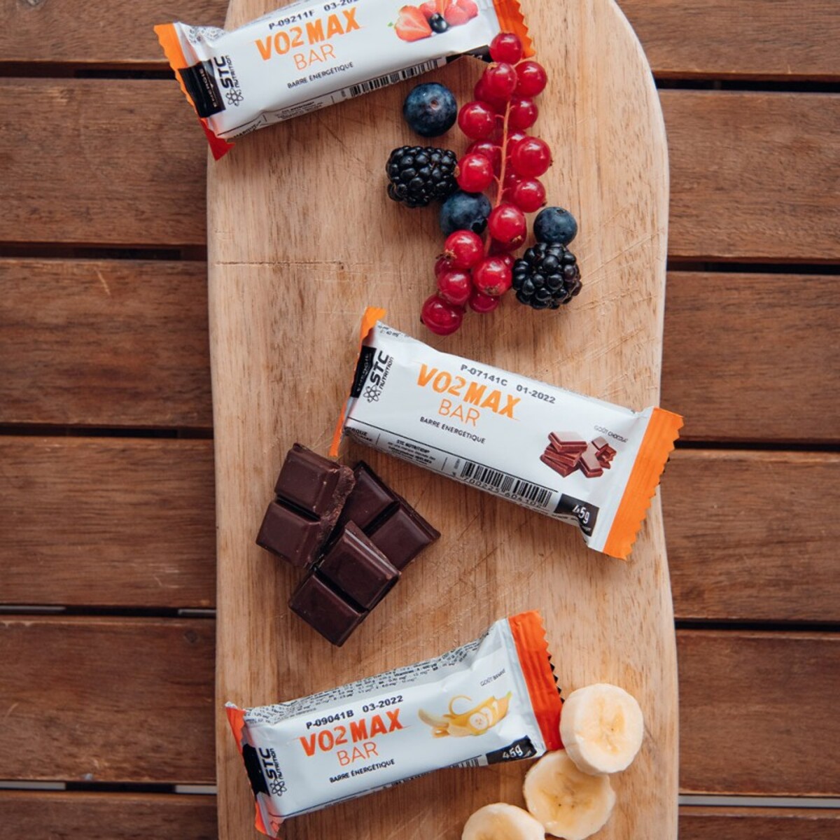 STC NUTRITION - VO2 Max Bar - Barre énergétique - Spéciale efforts longue durée - Glucides + Protéines (Whey) + Vitamines - Goût Banane, Chocolat ou Fruits Rouges - 5 barres