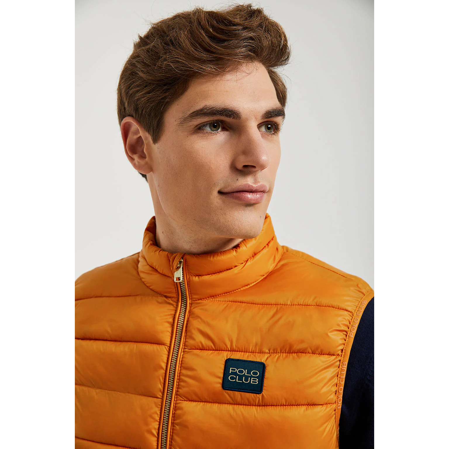 Chaleco naranja Pavel reciclado y ultraligero con etiqueta textil Polo Club