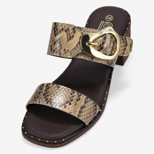 Sandalias de tacón marrones en piel efecto serpiente