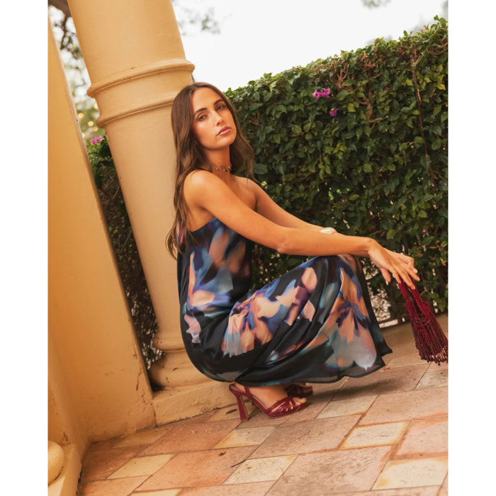 Vestido largo con escote asimétrico