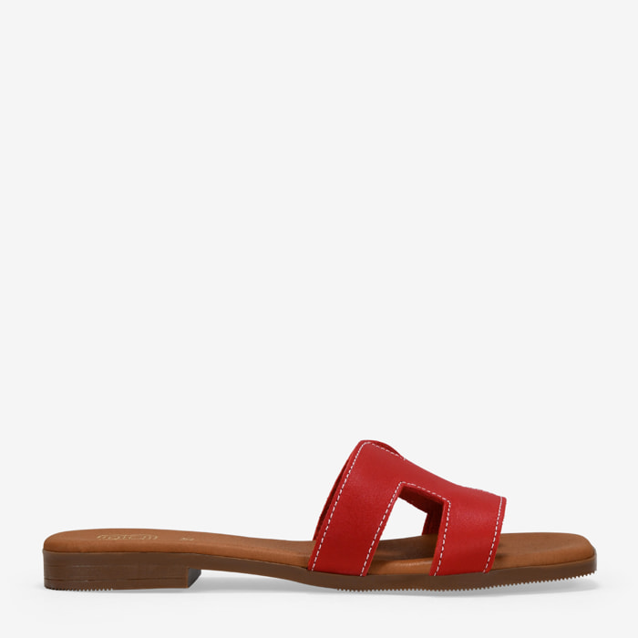 Sandalias planas rojas en piel con plantilla acolchada