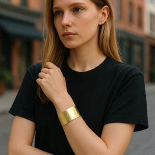 Pulsera brazalete Alunizaje medium en latón dorado