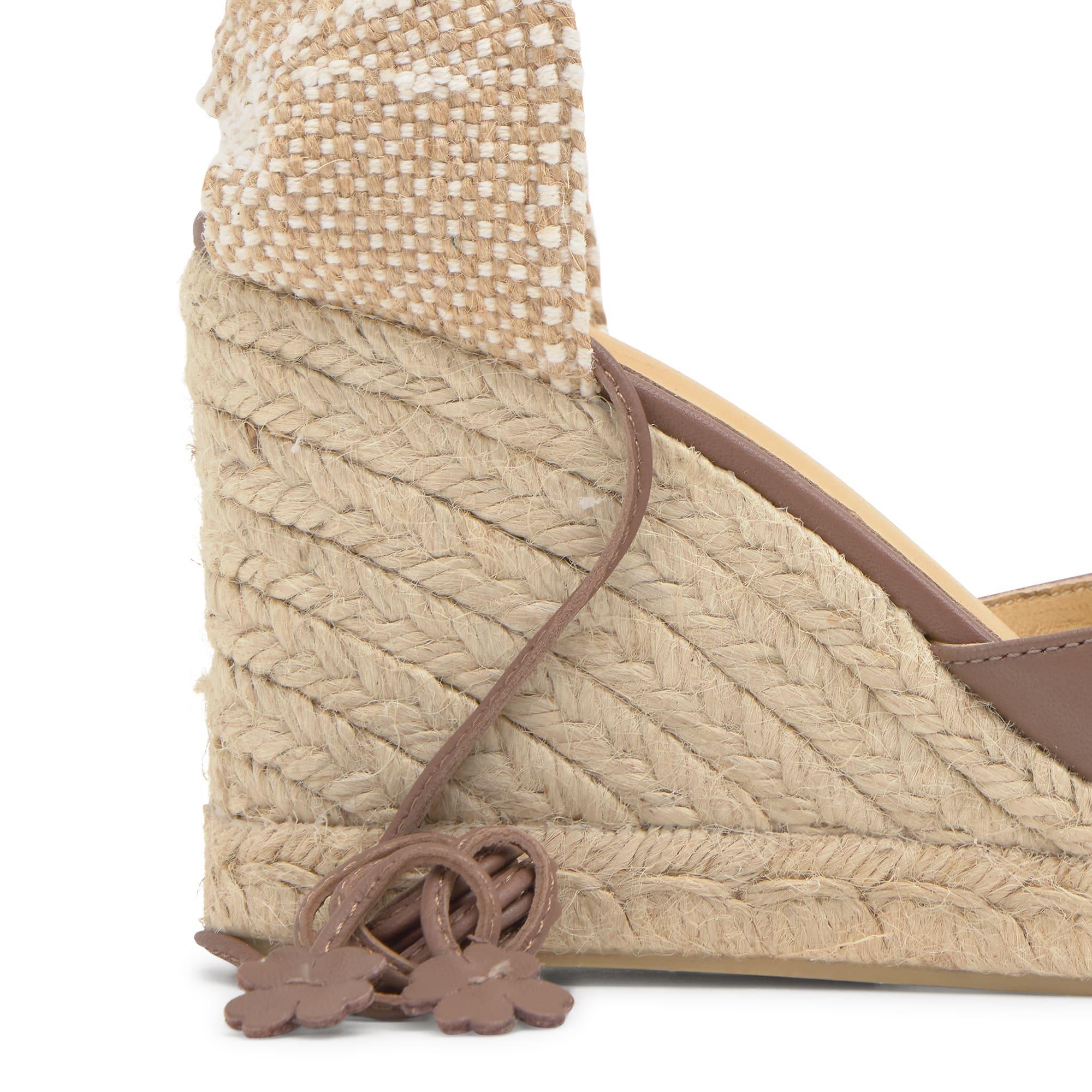 Alpargata Carina cuña de yute en napa con cordones de cuero