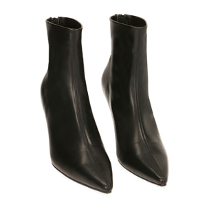 Botines negros, tacón 7,5 cm.