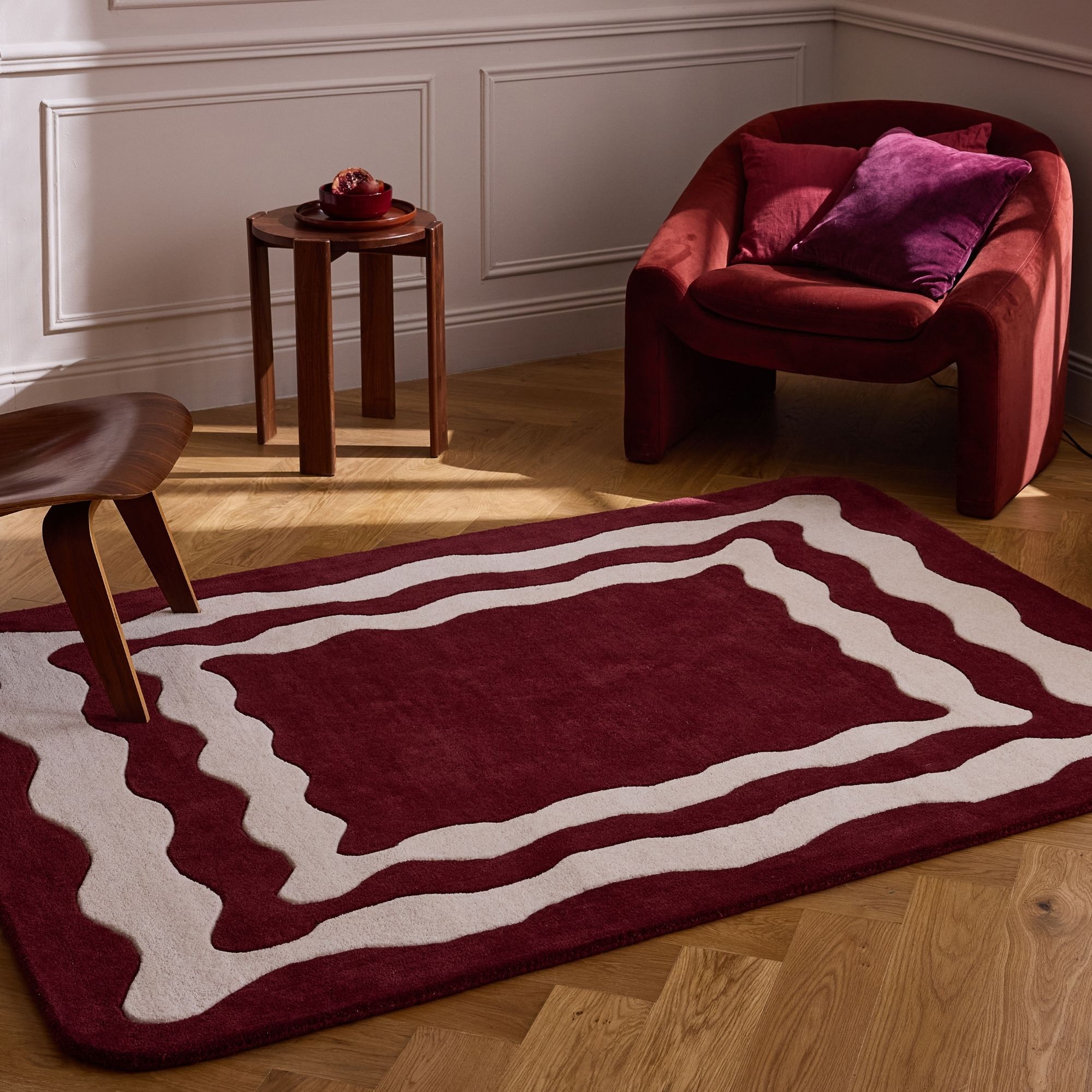 PANTONE - Tapis en laine fait main Rouge D'ORAGE à motif wavy bordeaux