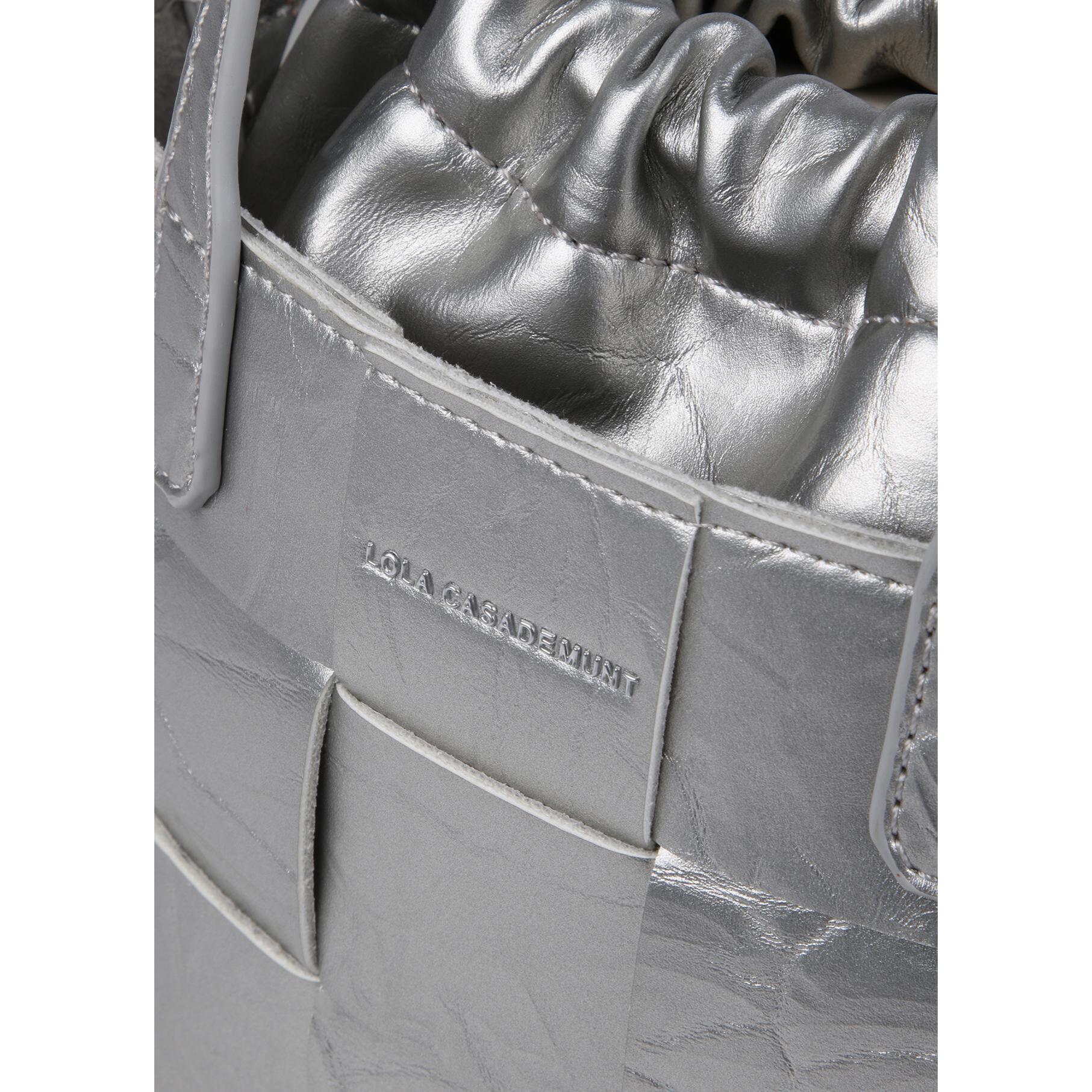 Borsetta intrecciata con texture