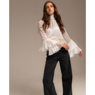 Blusa de mujer de gasa con cuello alto, volantes y espalda abierta