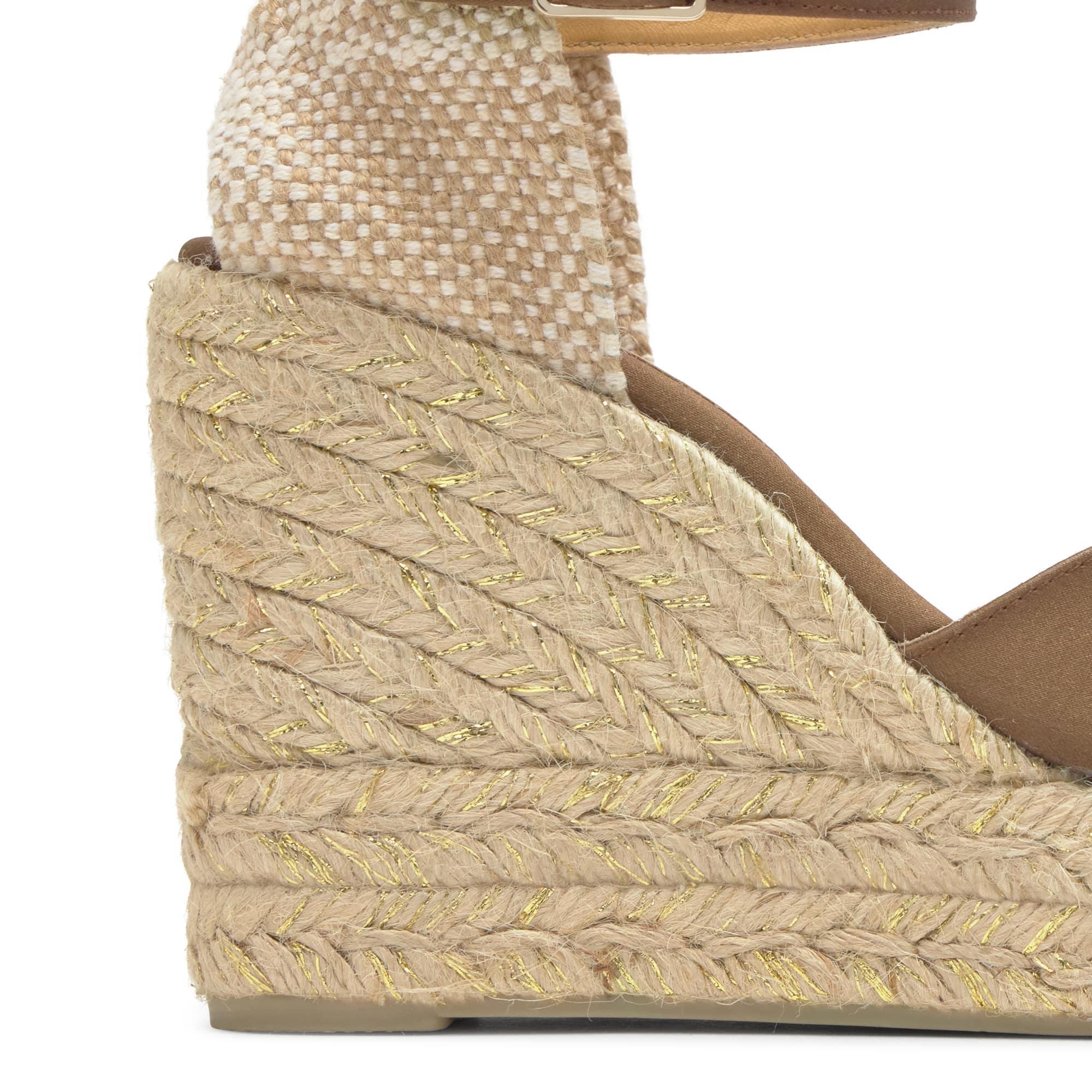 Alpargata Chiarita cuña de yute en raso con pulsera, doble plataforma y escote en V