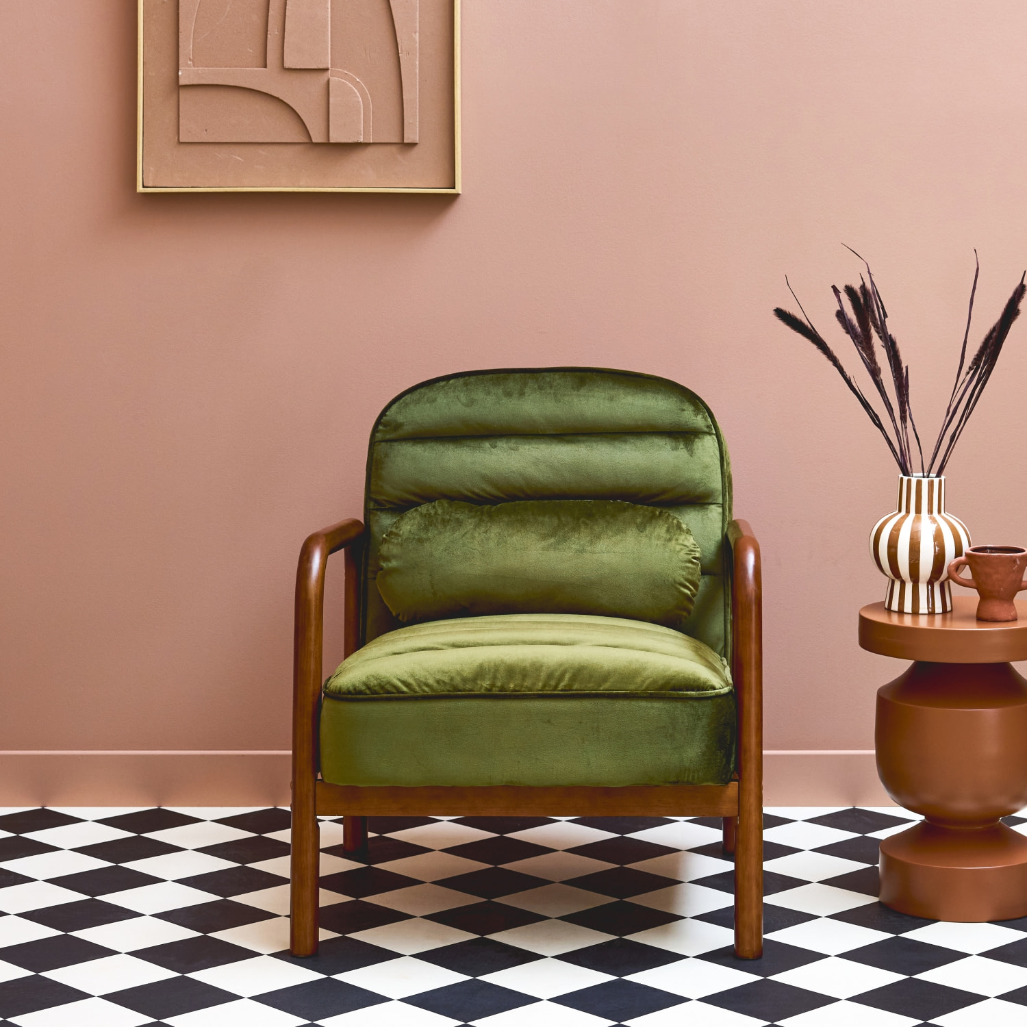 Fauteuil scandinave bois d'hévéa teinté noyer et velours AMELIE