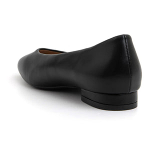 Ballerina minimal con scollo a cuore - NERO