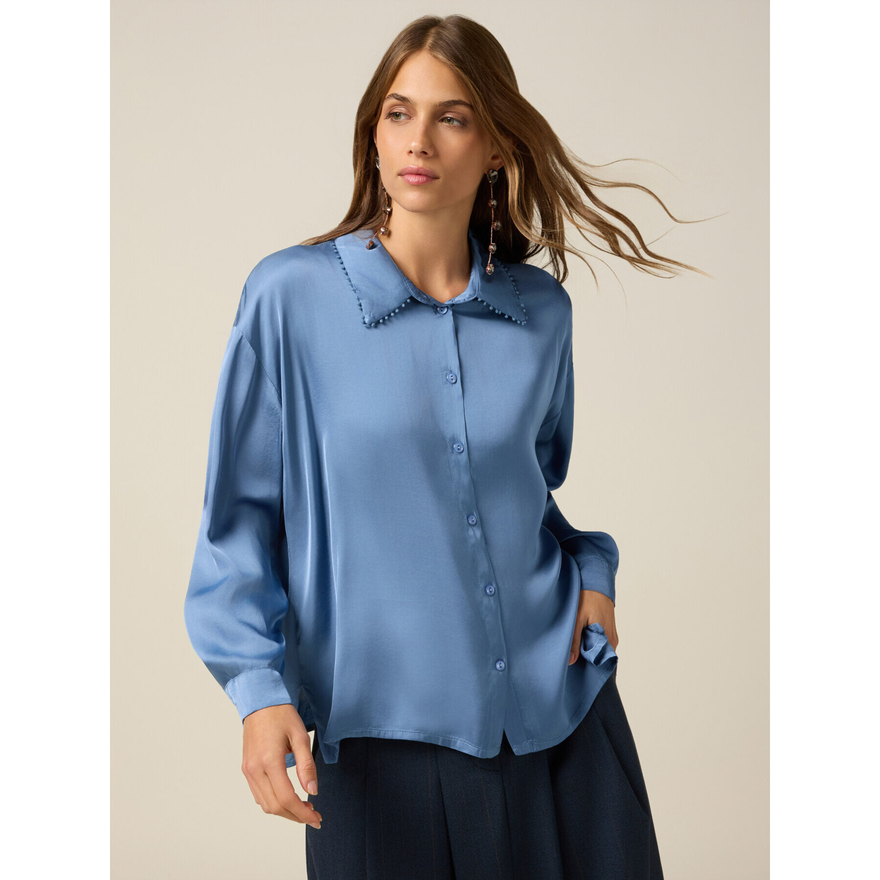 Oltre - Camicia in raso con profili decorati - Azzurro