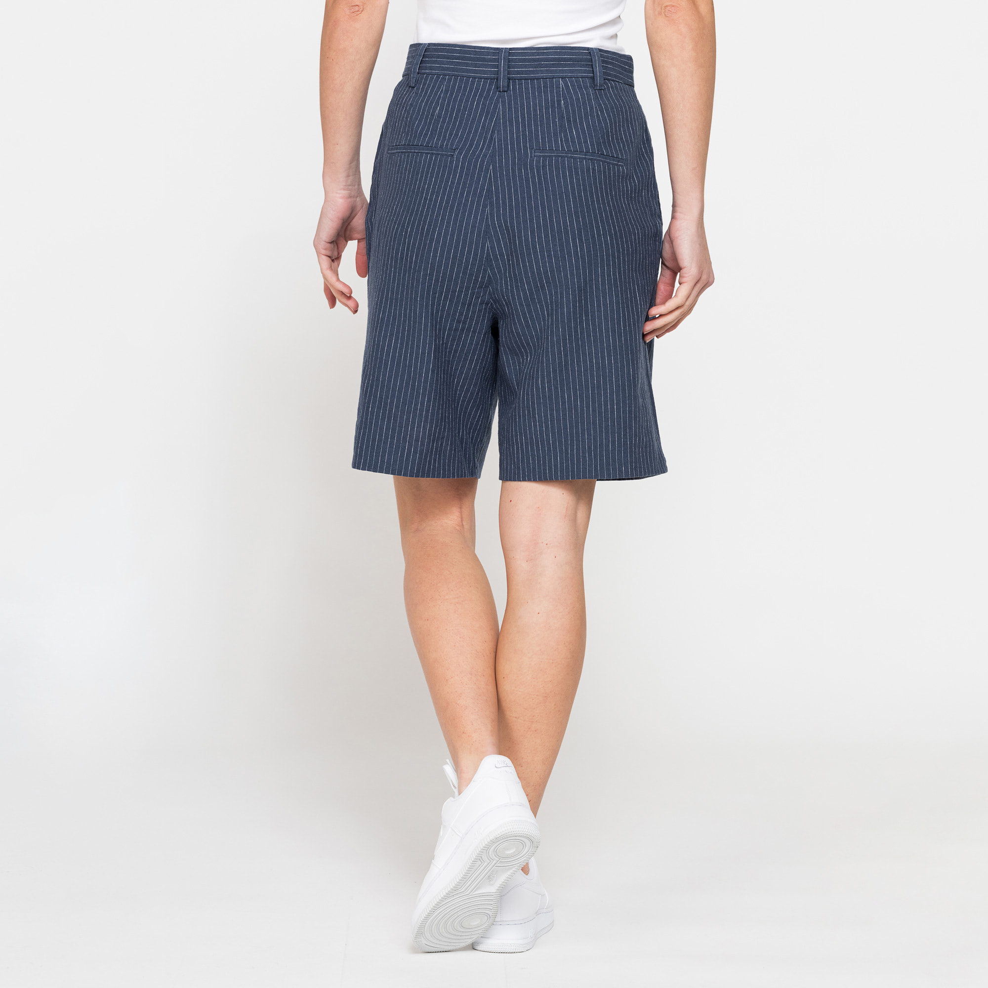 BERMUDA CON PIEGHE IN IN TESSUTO LINO COTONE