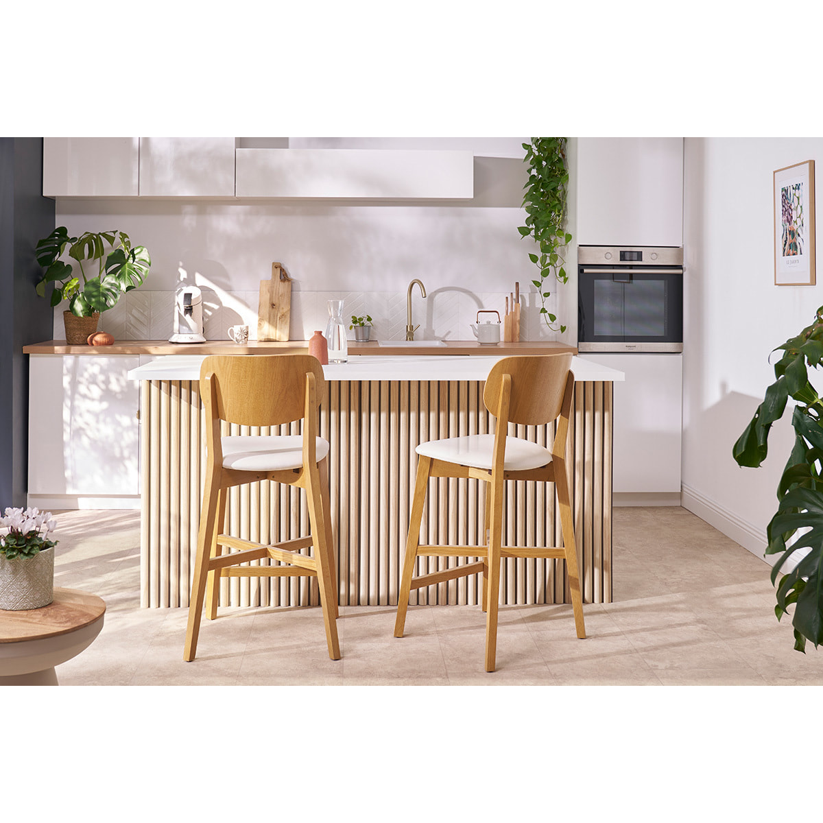 Tabouret de bar en bois clair chêne et tissu effet velours terre brûlée H65 cm LUCIA