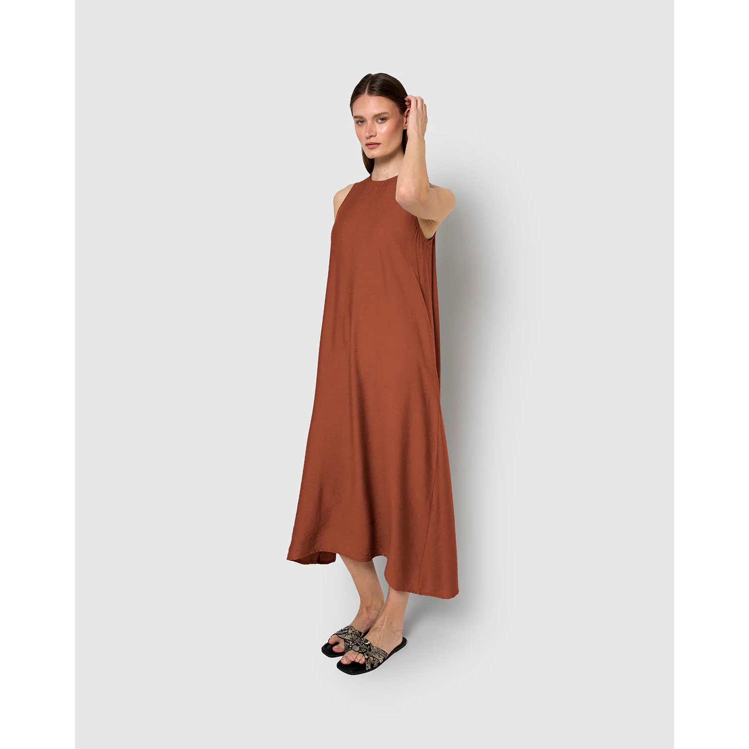 Vestido largo sin mangas fluido caldera