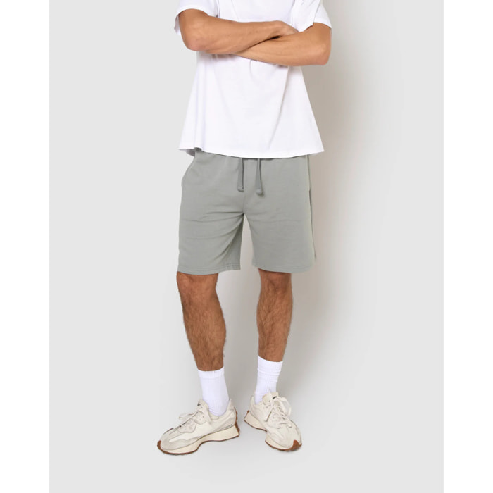 Pantalón corto básico deportivo liso gris