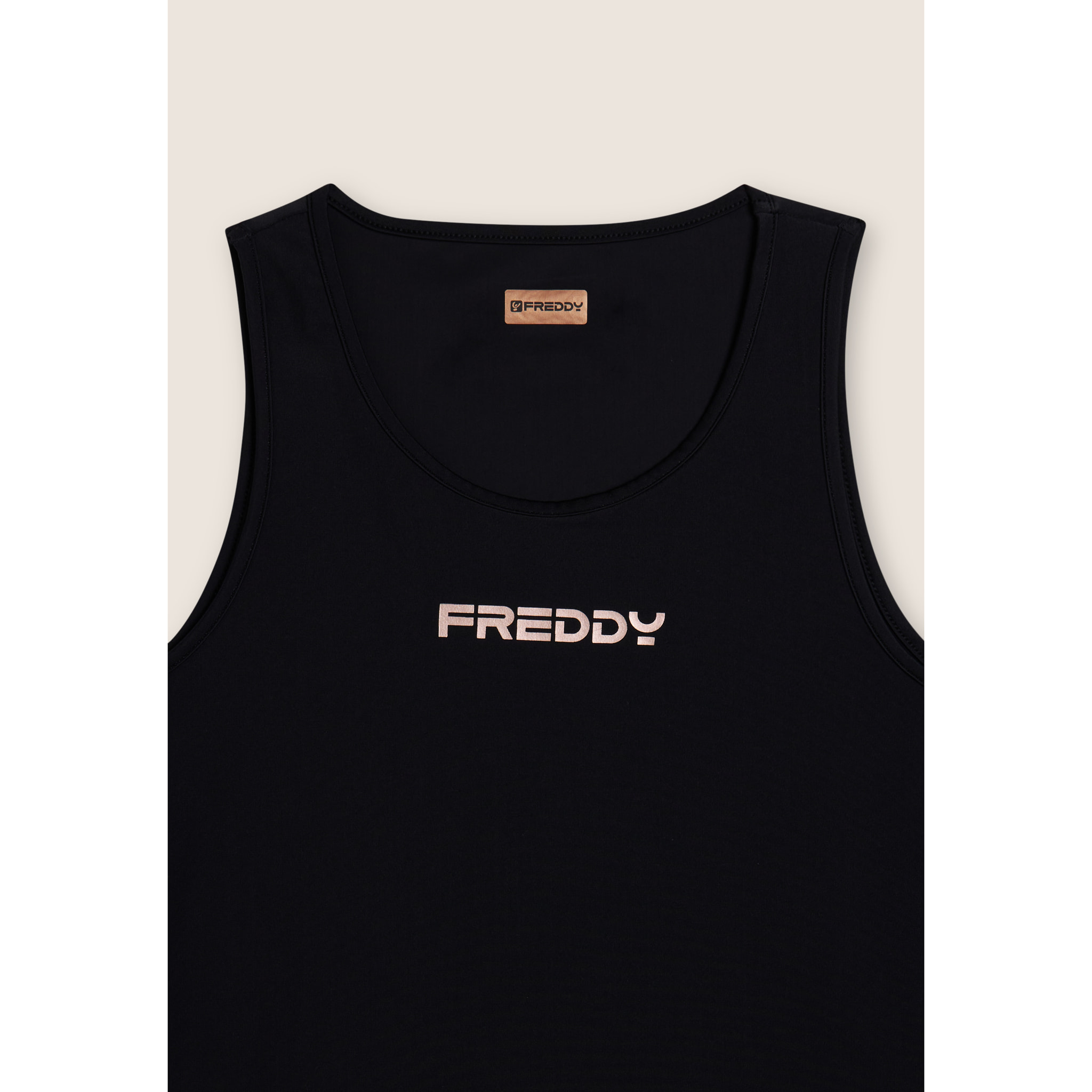 Canotta tecnica con girospalla ampio e taglio regular