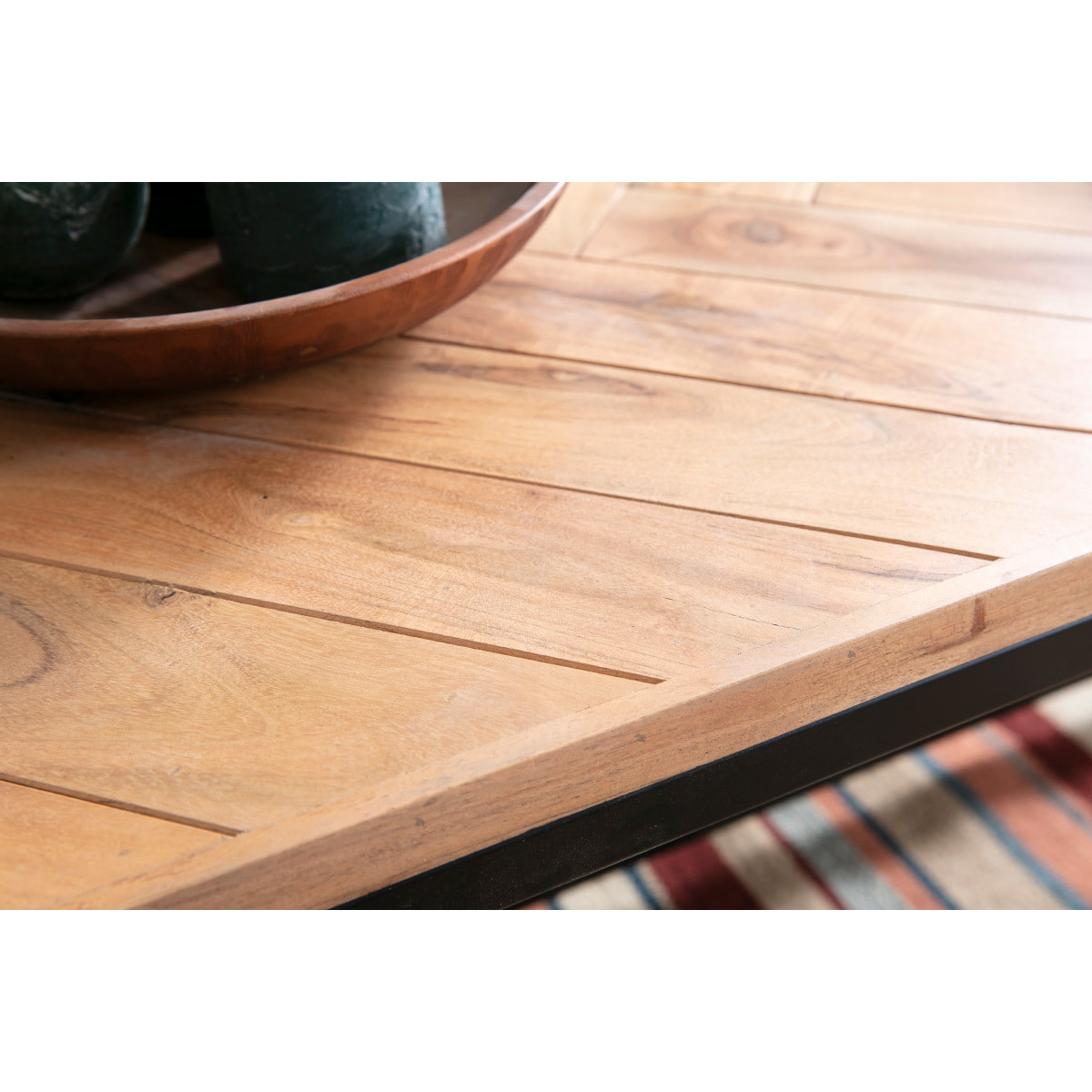 Table basse rectangulaire à motifs chevrons en bois massif et métal noir L120 cm STICK
