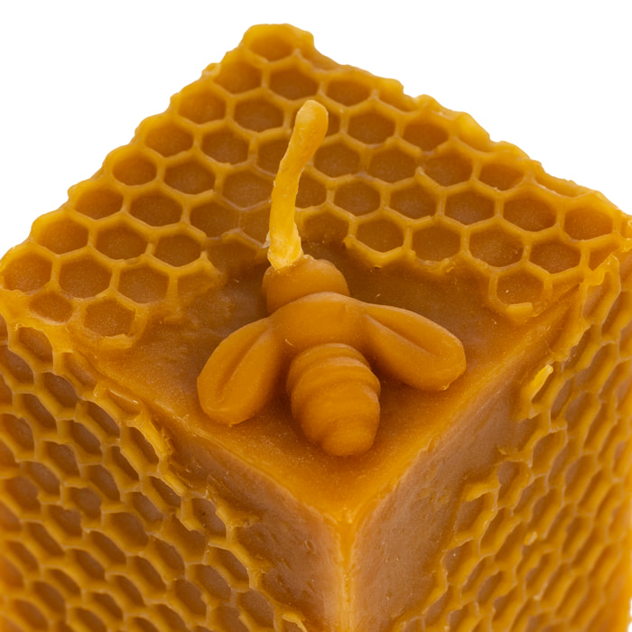 Vela de miel, de cera de abeja natural, diseño de prisma. 4 Horas de duración.