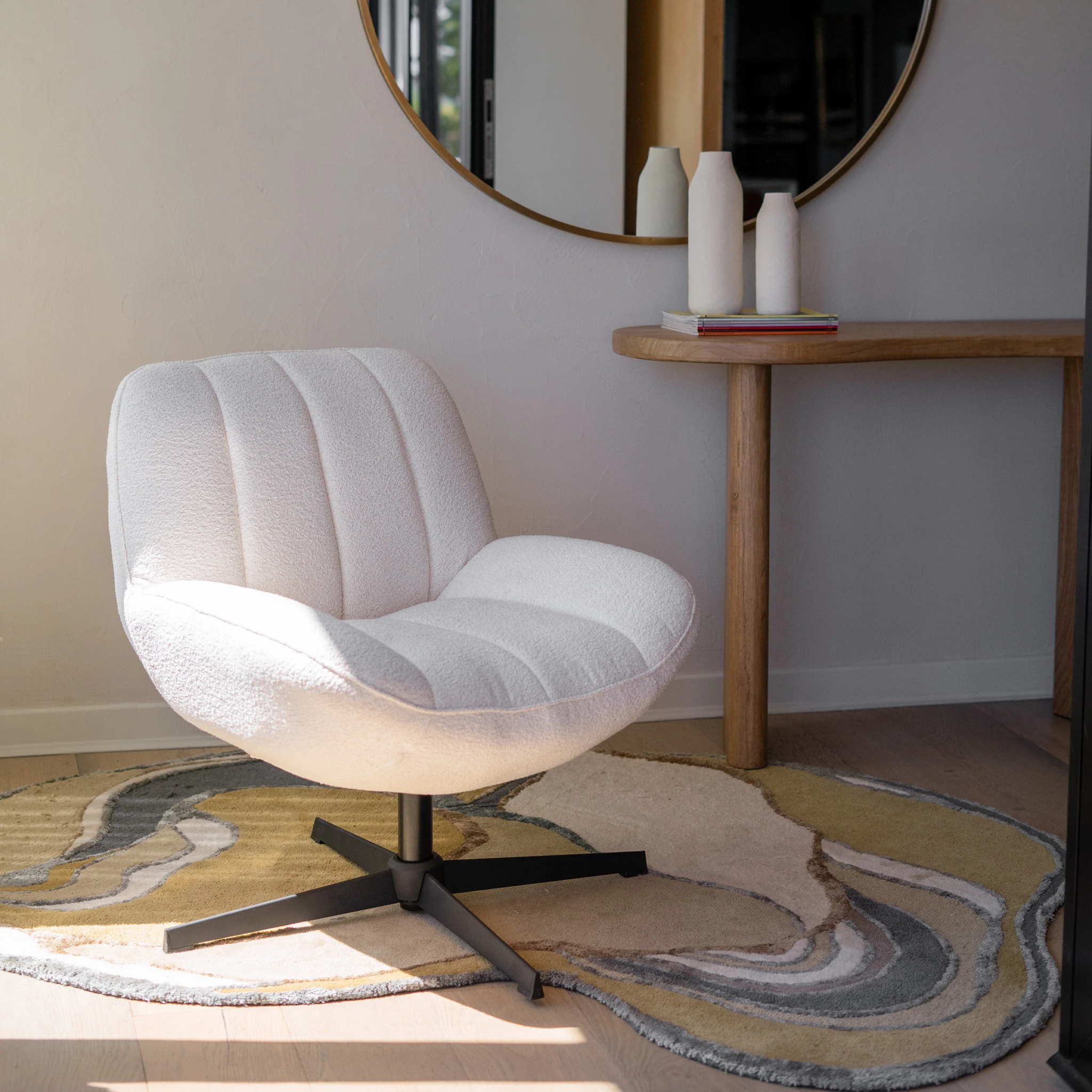 Fauteuil pivotant en tissu bouclé blanc cassé - Elvis