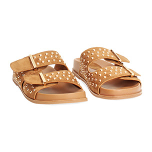 Sandalia anatómica cognac con detalles elegantes