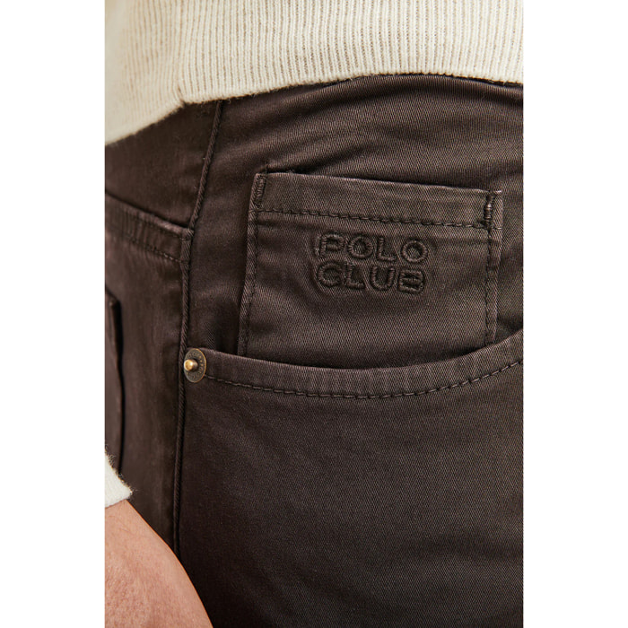 Pantalón marrón oscuro de cinco bolsillos con logo bordado