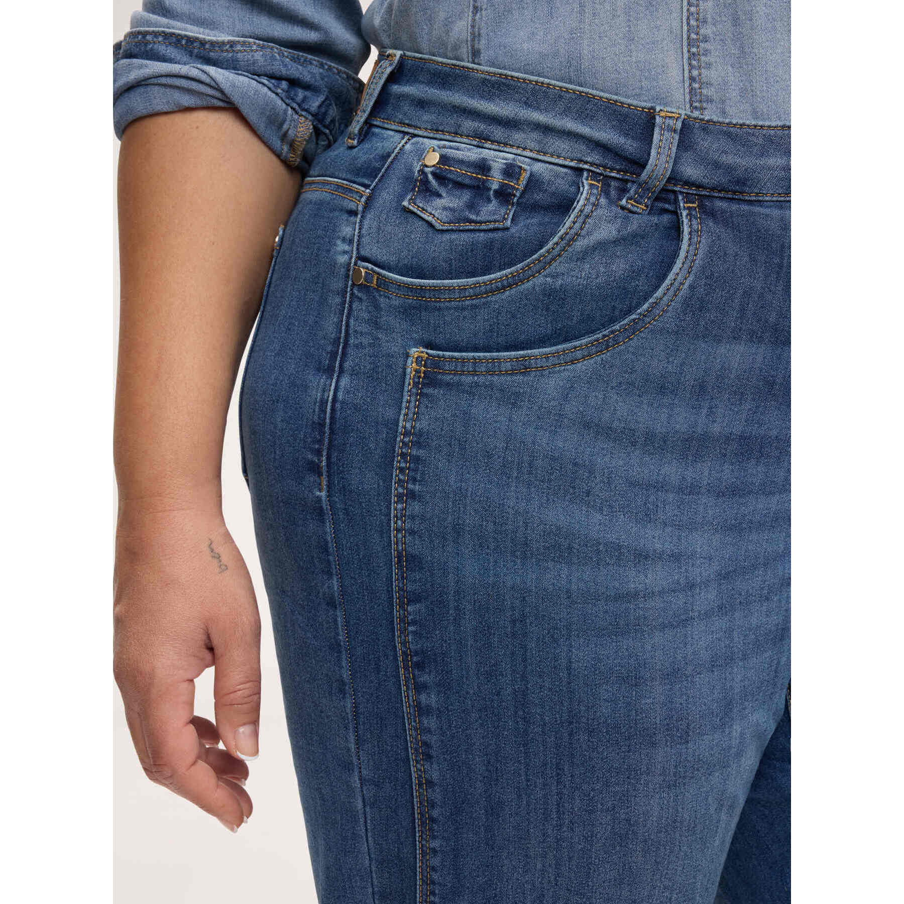 Fiorella Rubino - Jeans straight con maxi risvolo e doppia tasca - Blu