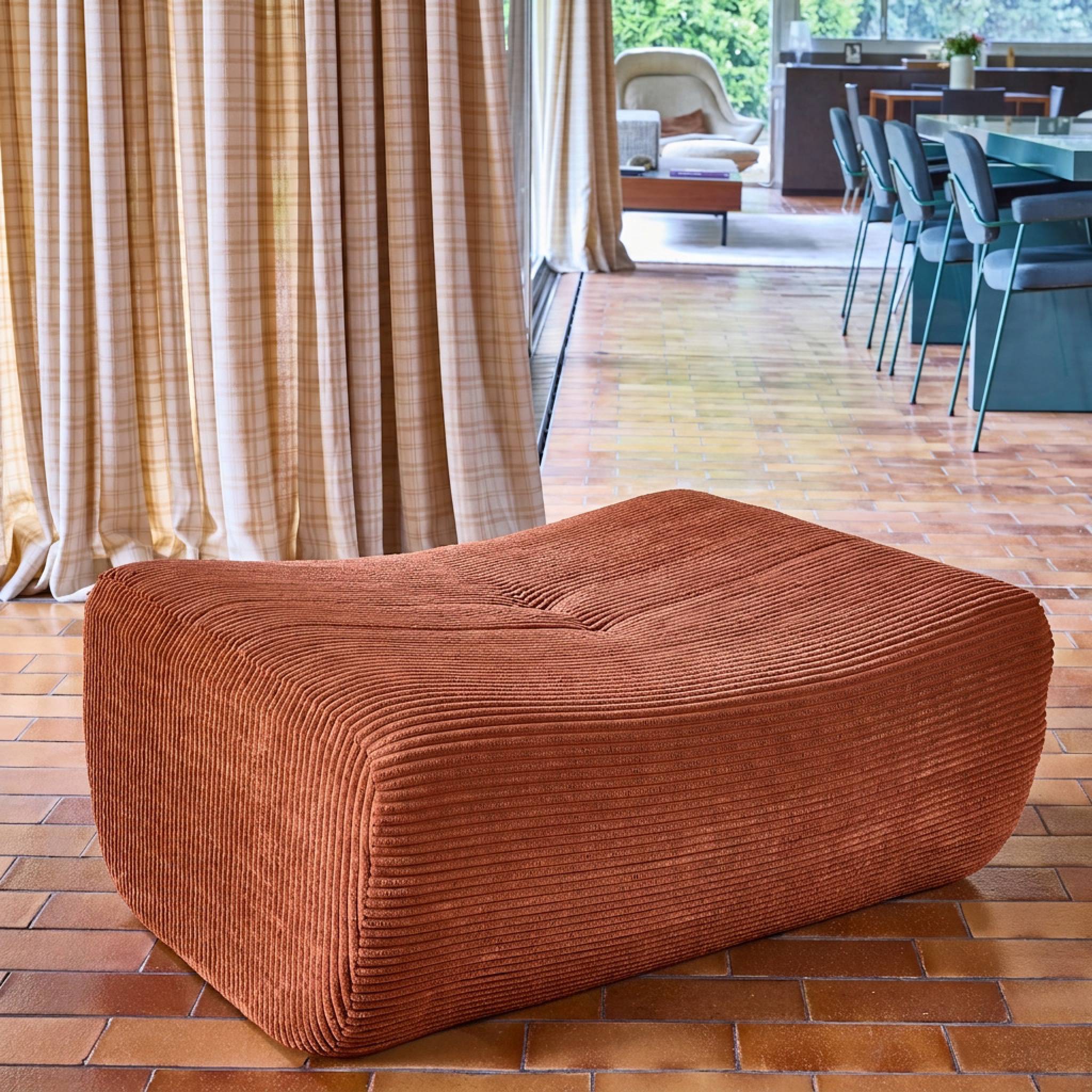 Pouf, repose-pieds pour chauffeuse Sokol velours côtelé SOKOL