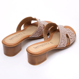 Sandali in simil pelle con applicazioni di strass e sottopiede comodissimo in memory