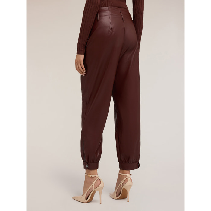 Motivi - Pantalones con pinzas en tejido revestido - Marrón