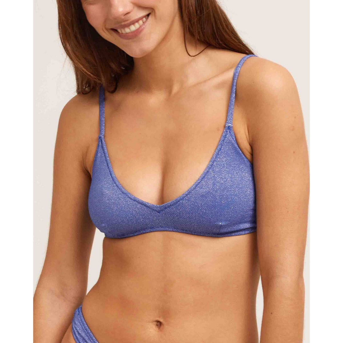 Top de bikini cerrado en tejido brillante
