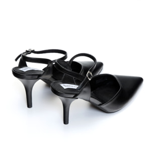 Sandali in simil pelle verniciata con tacco