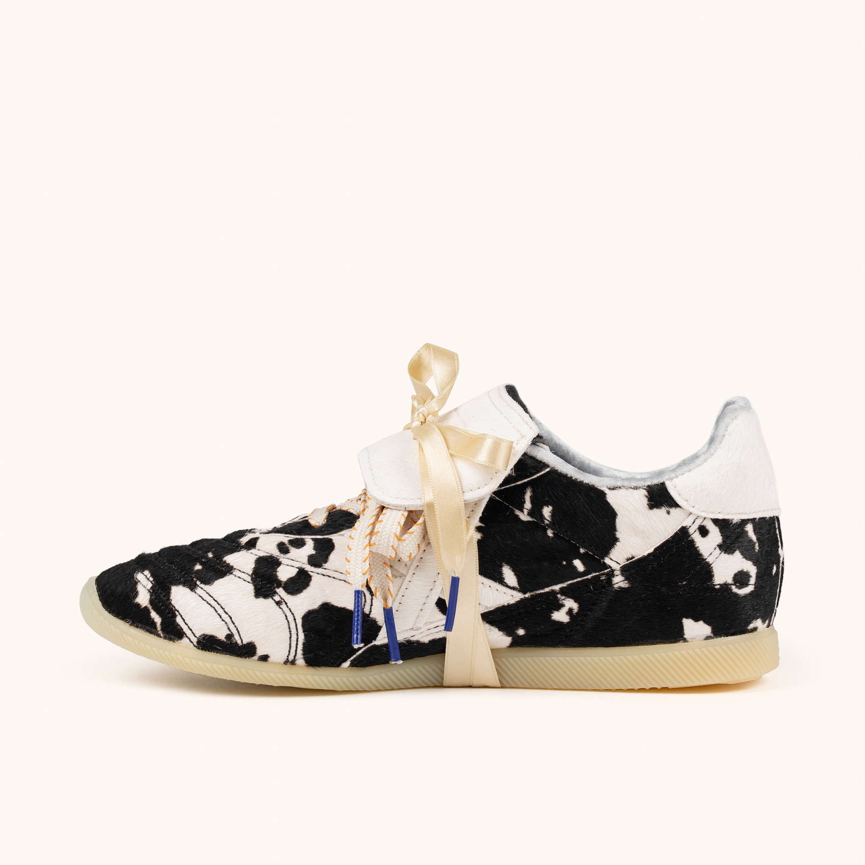 Sneakers de Estilo Fútbol Retro-Futuro con Estampado de Vaca Blanco y Negro MUNICH MUNDIAL STRADA COW 02