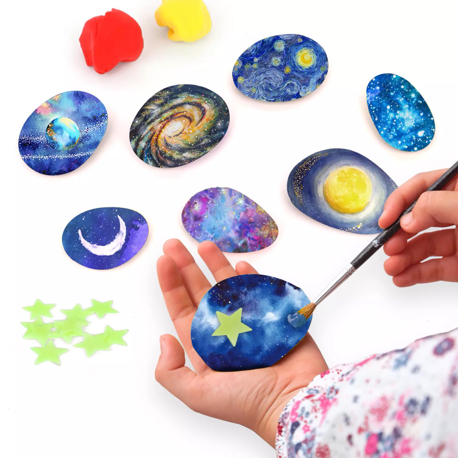 Kit creativo de pintura para piedras, con efecto de brillo en la oscuridad. Incluye pinceles, pinturas, pegatinas y polvos decorativos.