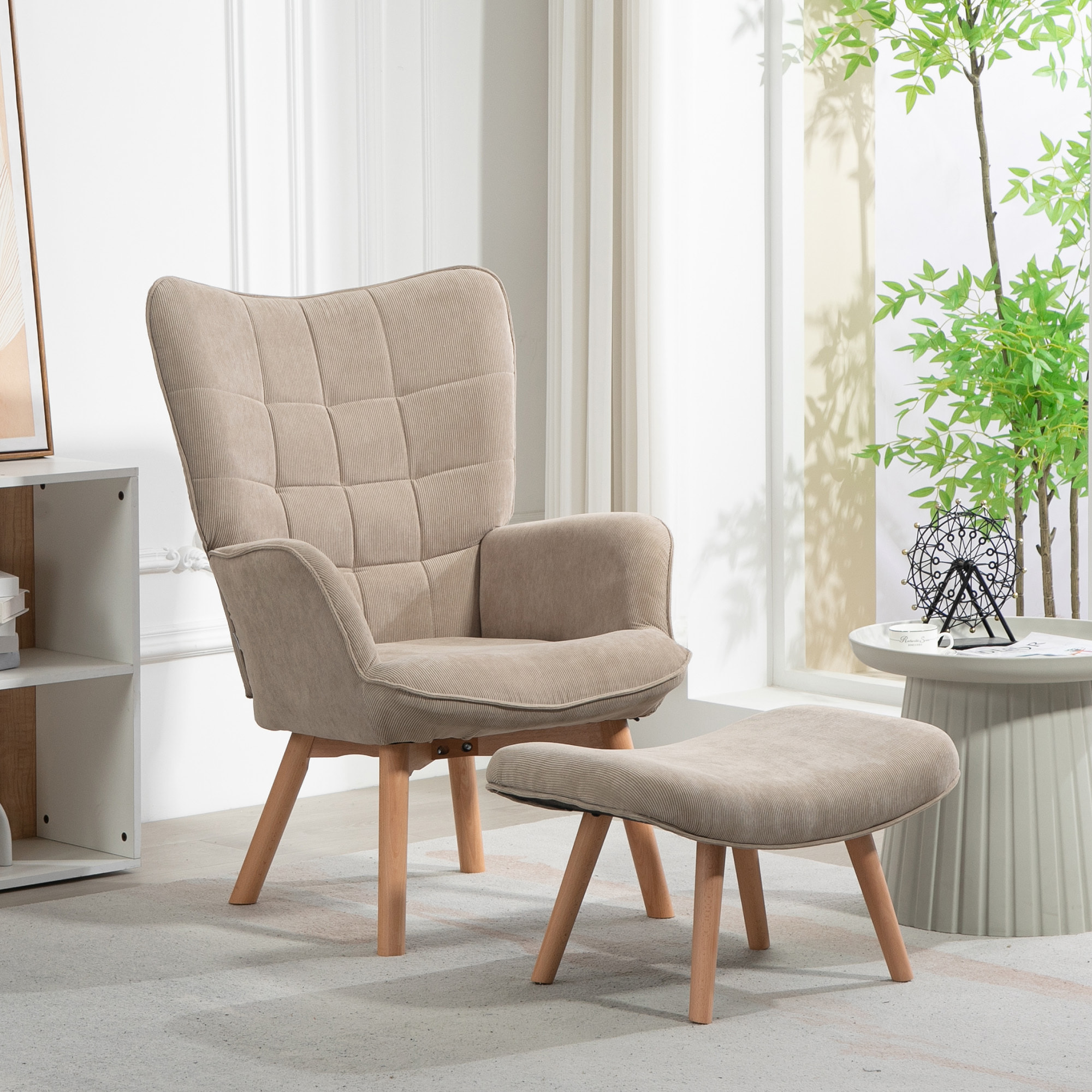 Fauteuil à oreilles et son repose-pieds piètement bois velours côtelé dossier effet capitonné marron clair
